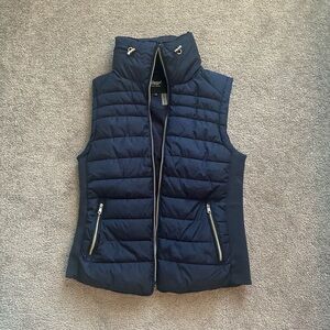 Blue Quilted Vest with High Collar and Sporty Style